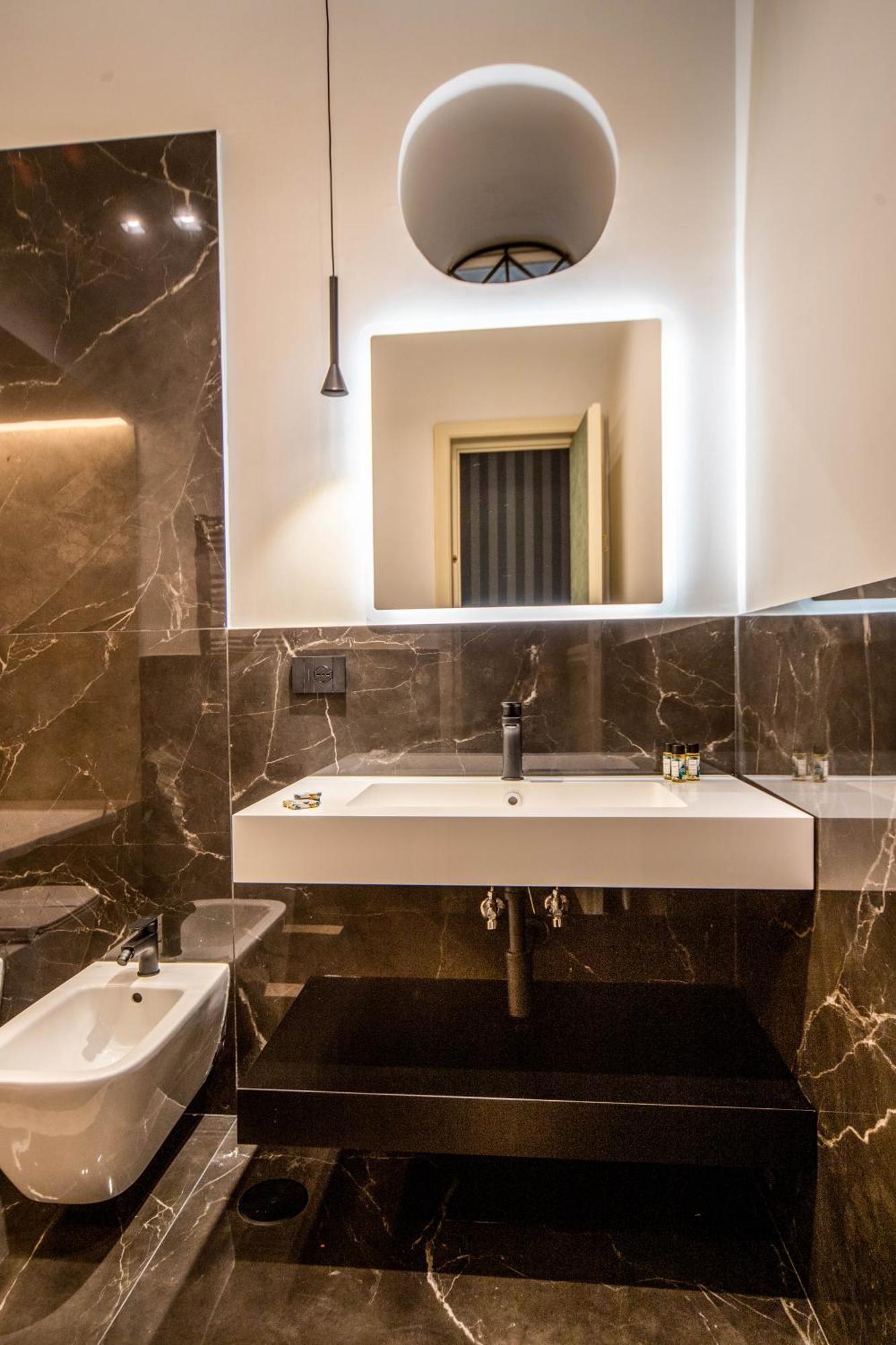 Arthouse Lady Marys Tribunali Luxury Suite Naples Exterior photo
