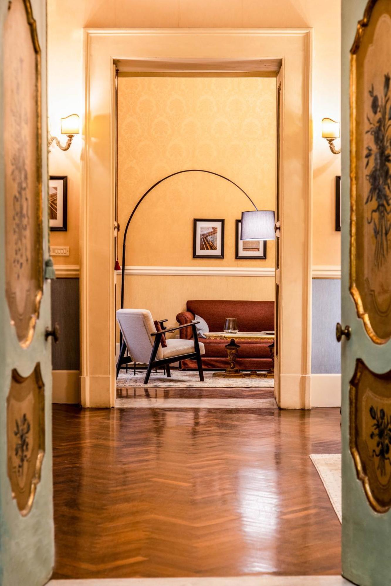 Arthouse Lady Marys Tribunali Luxury Suite Naples Exterior photo